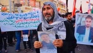 والد الناشط المغيب الهليجي قبيل اغتياله جنوب العراق