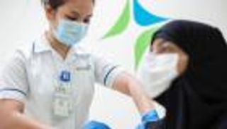 الإمارات تقدم 67909 جرعات جديدة من لقاح كورونا