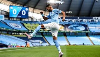 محرز يحتفل بالتسجيل في ليستر