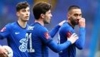 حكيم زياش ضحية طرد تاريخي في الدوري الإنجليزي