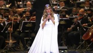 الفنان يسرا خلال حفل موكب المومياوات الملكية في مصر