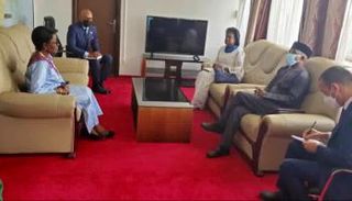 جانب من لقاء  السفير  بانكول أديوي وماري تومبا نززا