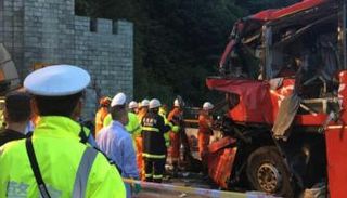 تصادم بين شاحنة وحافلة ركاب في الصين