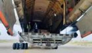 بالصور.. ليبيا تستقبل أولى شحنات لقاح كورونا