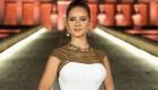 بالصور.. نيللي كريم تبهر جمهورها بإطلالة موكب المومياوات الملكية