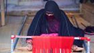 "حياكة السدو".. قصة خيوط لوّنَت الصحراء في الإمارات