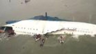 مصرع شخصين في غرق عبّارة ببنجلاديش