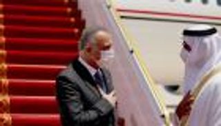 الكاظمي يصل إلى الإمارات ومحمد بن زايد في مقدمة مستقبليه