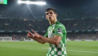 عيسى ماندي نجم ريال بيتيس الإسباني