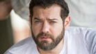 هل كانت العيون الخضراء واللحية سبب توقف مسيرة أحمس؟