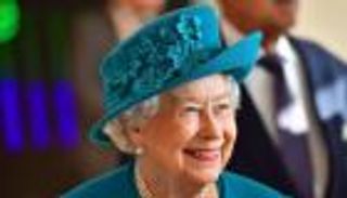 الملكة إليزابيث الثانية وأحذية الموكاسين.. عشق لا ينتهي منذ 50 عاما