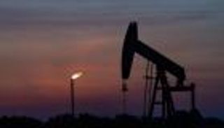صائدو الصفقات يدفعون أسعار النفط للصعود