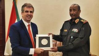  إيلي كوهين وعبدالفتاح البرهان في لقاء يناير الماضي
