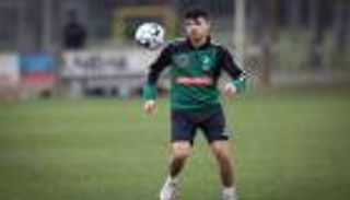 فيديو.. "محرز الجديد" يغازل مانشستر سيتي بطريقته الخاصة