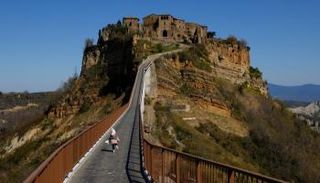 بلدة تشيفيتا الإيطالية