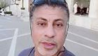 عمل مع يسرا وعادل إمام.. مخرج مصري شهير يضطر للعمل سائقا