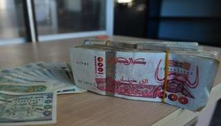 تباين أسعار العملات الأجنبية مقابل الدينار الجزائري