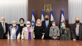 نتنياهو مع ناجين من المحرقة النازية