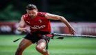 "مباراة بدون قميص".. مدرب سابق يفتح كتاب أسرار الجزائري بن ناصر