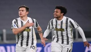 احتفال ديبالا ضد نابولي