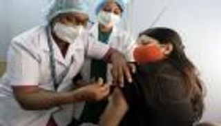 مع ارتفاع الإصابات.. نقص في إمدادات لقاحات كورونا بالهند