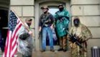 "العلم الأحمر".. بايدن يحاصر الأسلحة "الشبح" في أمريكا