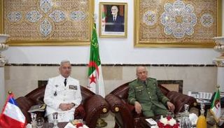 جانب من مراسم استقبال قائد أركان الجيوش الفرنسية بالجزائر