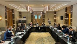 جانب من اجتماعات اللجنة القانونية في تونس 