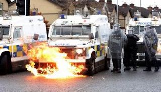 جانب من المواجهات التي شهدتها أيرلندا الشمالية- أ.ف.ب