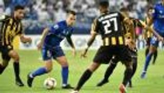 كلاسيكو السعودية.. 5 مباريات مثيرة بين الاتحاد والهلال قبل الاحتراف 