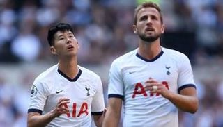 هاري كين مهاجم توتنهام هداف الدوري الإنجليزي وزميله سون