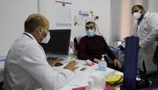 أطقم طبية في أحد المستشفيات الليبية- أرشيفية