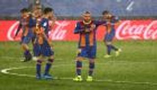 بين الحزن والثقة.. كواليس غرفة ملابس برشلونة بعد هزيمة الكلاسيكو