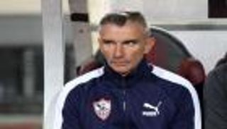 بسبب "لايك".. جماهير الزمالك تصب غضبها على كارتيرون