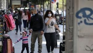 كورونا يزيد معاناة اللبنانيين وسطوة حزب الله تحاصرهم