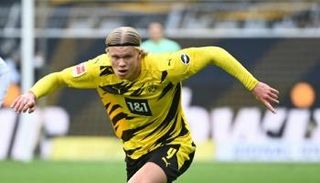 إيرلينج هالاند مهاجم بروسيا دورتموند