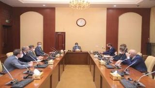جانب من لقاء إدريس مع سفراء الاتحاد الأوروبي بالخرطوم