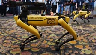 كلب آلي بوليسي في شوارع نيويورك