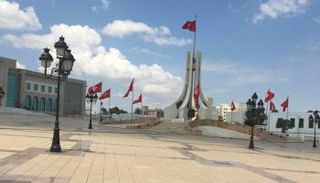 الحكومة التونسية تتجه لمنح مساعدات للأسر الفقيرة