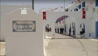 مدخل معبد الغريبة في جزيرة جربة التونسية