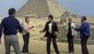 "المقامر الكبير".. أميتاب باتشان صوره في مصر بمشاركة لوسي