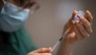 مفتي السعودية: "لقاح كورونا ليس مفطرا للصائم"