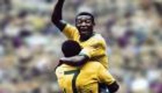 قصة صورة.. بيليه يحتفل بهدف التاريخ