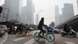 فرنسا تحارب انبعاثات الكربون بـ"المقايضة".. ماذا يحدث في باريس؟