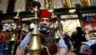 التمر الهندي.. سوري يجني قوت يومه بهذه الطريقة