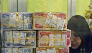 الدينار العراقي يواصل التراجع أمام الدولار