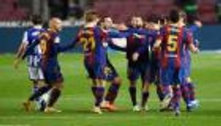 صفقات برشلونة.. "صخرة الجزائر" يتصدر 5 أسماء لتعزيز الدفاع