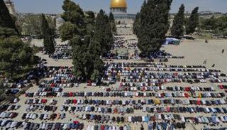 صلاة حاشدة بالمسجد الأقصى