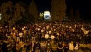 بالصور.. آلاف الفلسطينيين يحيون صلاة التراويح في المسجد الأقصى