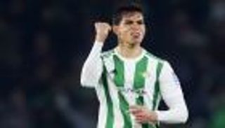 عملاق إسباني يزاحم برشلونة لضم عيسى ماندي